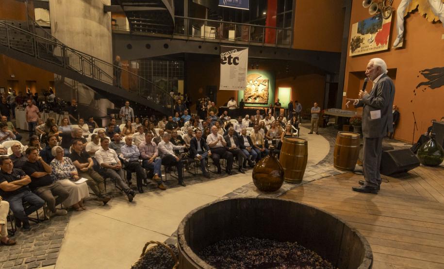 Governador em exercício Darci Piana participa do lançamento da Rota da Uva e Vinho.