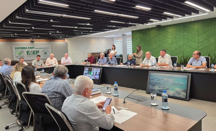Adapar integra reunião da Aliança Láctea Sul Brasileira para o crescimento da cadeia leiteira no Sul