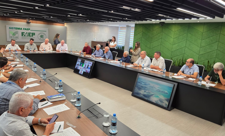 Adapar integra reunião da Aliança Láctea Sul Brasileira para o crescimento da cadeia leiteira no Sul