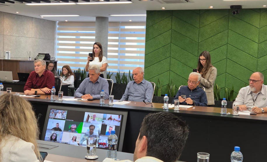 Adapar integra reunião da Aliança Láctea Sul Brasileira para o crescimento da cadeia leiteira no Sul