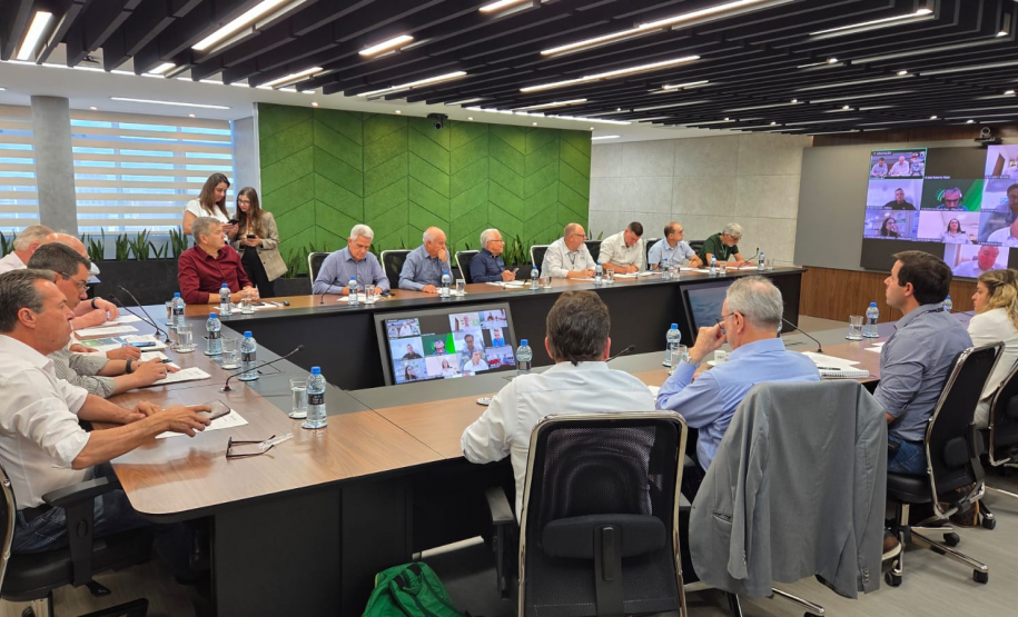 Adapar integra reunião da Aliança Láctea Sul Brasileira para o crescimento da cadeia leiteira no Sul