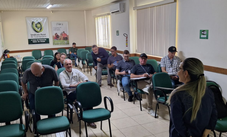 Adapar realiza treinamento sobre fiscalização de fertilizantes e sementes em Guarapuava