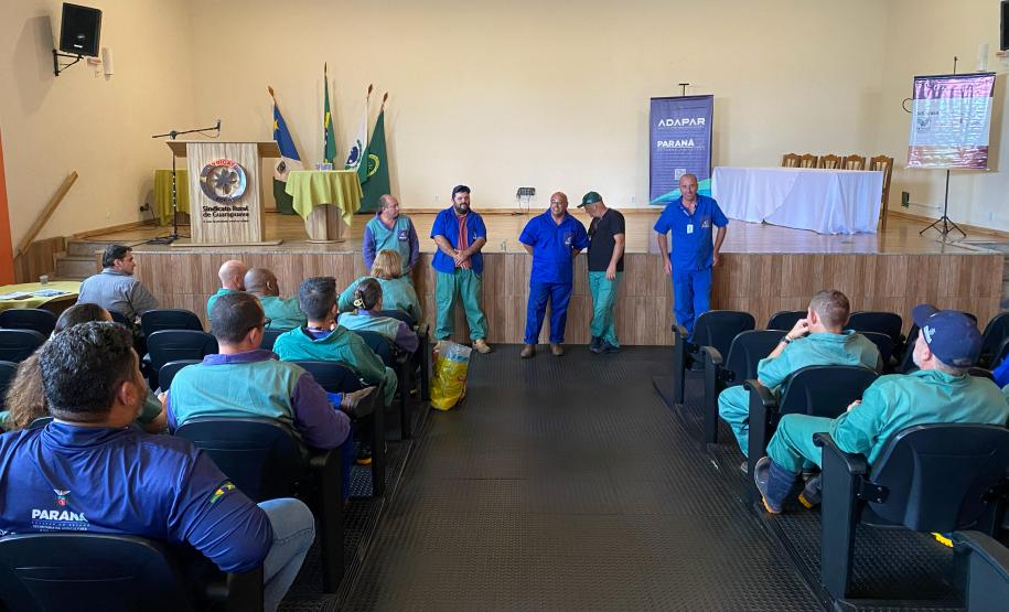 Adapar promove treinamento para controle de zoonoses em animais de produção