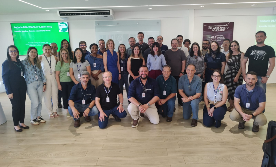 Em treinamento, Adapar atualiza fiscais e responsáveis técnicos sobre nova norma para reprodutores de suínos