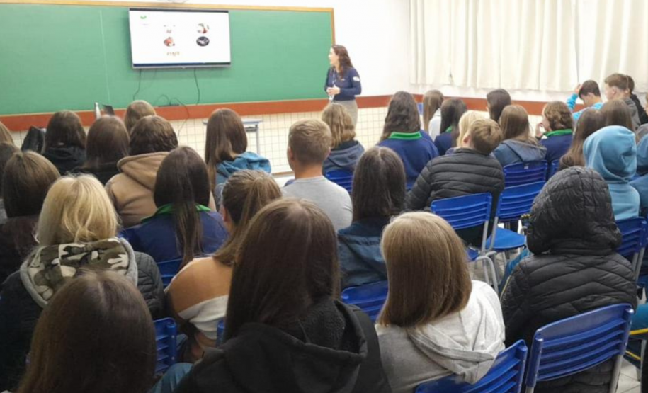 Ações de educação sanitária da Adapar sobre Raiva dos herbívoros chegam em Prudentópolis