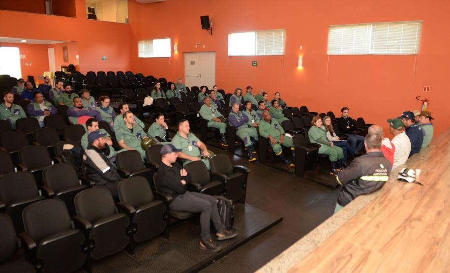 Ciclo de treinamento sobre zoonoses capacita novo grupo de servidores da Adapar