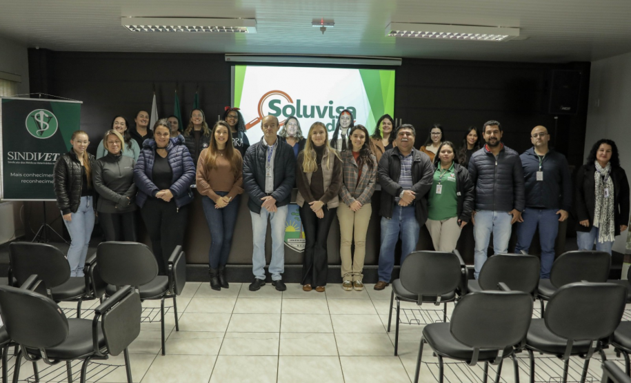 Médicos veterinários participam de curso sobre processos de inspeção municipal promovido pela Adapar