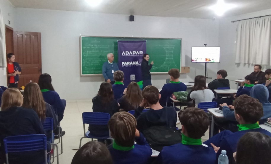 Ações de educação sanitária da Adapar sobre Raiva dos herbívoros chegam em Prudentópolis