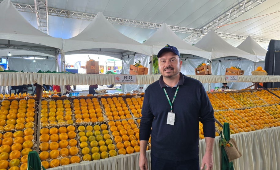 Adapar leva ações de educação sanitária na festa da ponkan de Cerro Azul