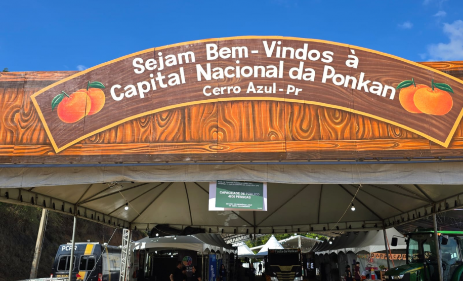 Adapar leva ações de educação sanitária na festa da ponkan de Cerro Azul