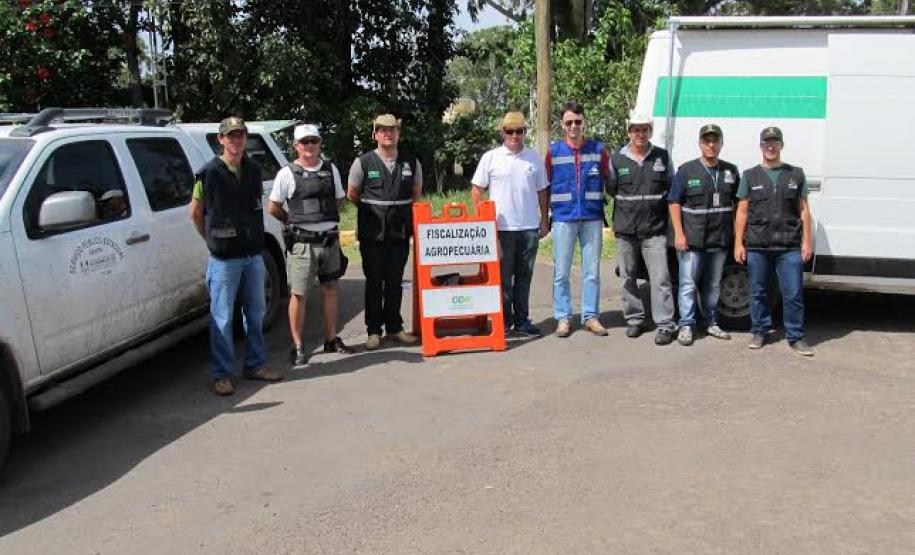 As equipes da ADAPAR e SEAPA realizaram barreiras sanitárias no Litoral Norte e Sul, bem como fiscalizaram propriedades rurais e estabelecimentos comerciais suspeitos de abate clandestino ou comércio irregular de produtos.