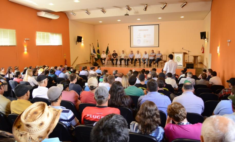 Adapar conscientiza produtores sobre erradicação da brucelose e da tuberculose