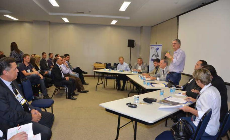 Representantes do Paraná, Santa Catarina, Rio Grande do Sul, São Paulo, Mato Grosso do Sul e Minas Gerais durante o Fórum Nacional dos Executores de Sanidade Agropecuária (Fonesa) Regional Sul.