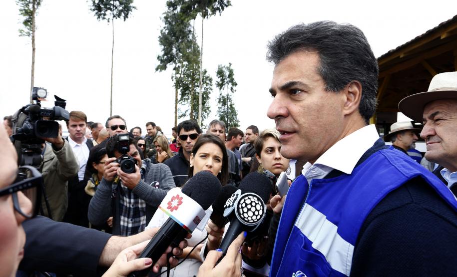 Governador Beto Richa lança junto com o secretário da Agricultura e do Abastecimento, Norberto Ortigara e o diretor presidente da Adapar, Inácio Kroetz, Campanha Estadual de Vacinação contra Febre Aftosa de 2014. Campo Magro, 30-04-14