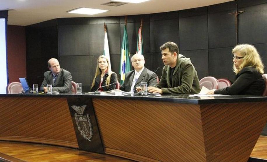 Reunião do Ministério Público com parceiros no projeto Alimento Seguro