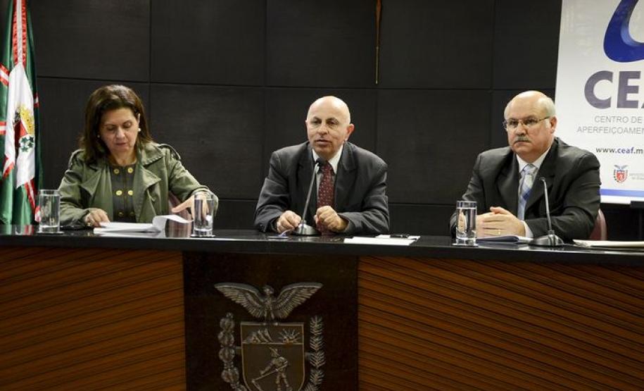 Reunião do Ministério Público com parceiros no projeto Alimento Seguro