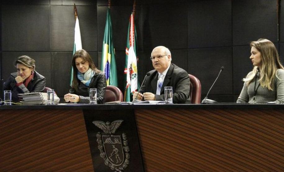 Reunião do Ministério Público com parceiros no projeto Alimento Seguro