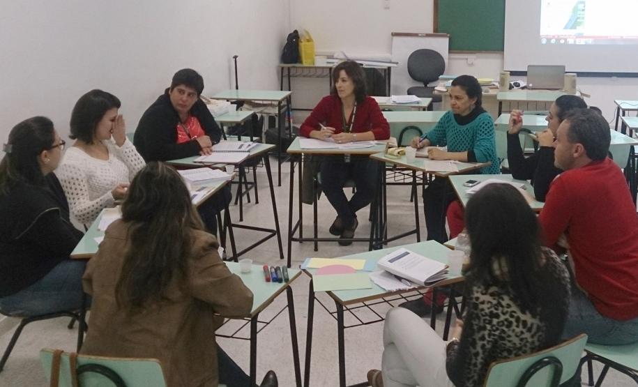 DVE Curso Desempenho, Visão e Estratégia - DVE com orientação da Dra Lucia MAia, coordenadora da área de Sanidade Agropecuária e Inocuidade dos Alimentos (Saia) do IICA no Brasil, para servidores Adapar