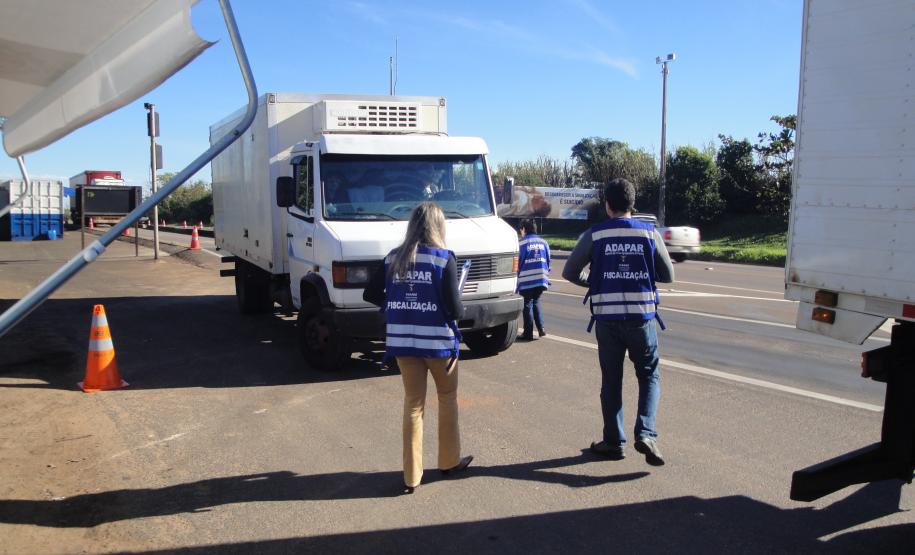 A ADAPAR dispõe em sua estrutura de 08 (oito) Vans Master Furgão Renault que foram adaptadas e estão sendo utilizadas como unidades móveis de fiscalização no interior do Estado.