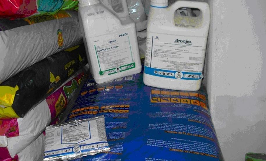 Venda de agrotóxicos em garrafas de refrigerante 3 Venda de agrotóxicos em garrafas de refrigerante e em contato com rações caninas e farinha de trigo para consumo humano