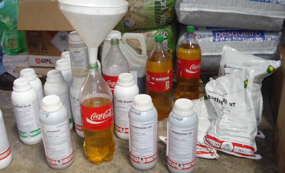 Venda de agrotóxicos em garrafas de refrigerante e em contato com rações caninas e farinha de trigo para consumo humano