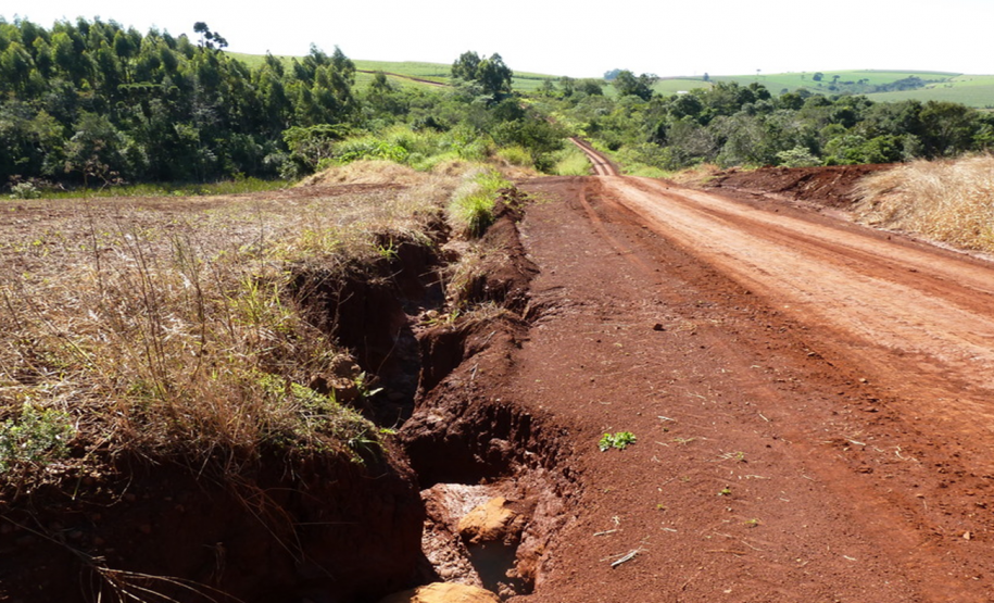 Erosão em estrada rural