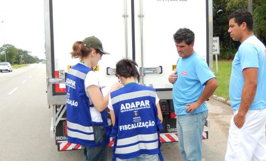 A Agência de Defesa Agropecuária do Paraná (ADAPAR) está intensificando a fiscalização do trânsito de animais, vegetais, insumos e produtos de origem animal na região Litoral do Estado.