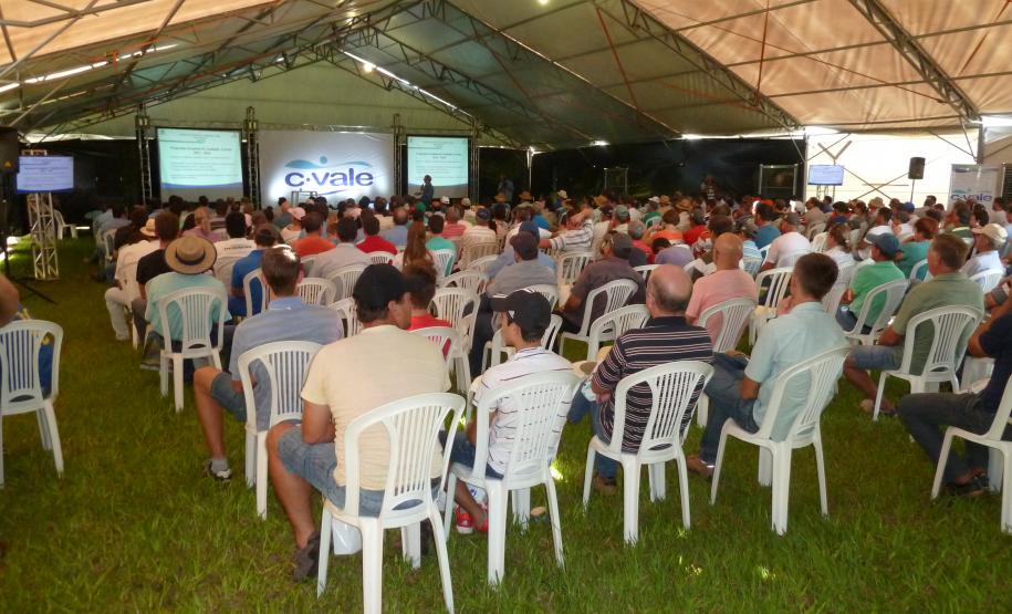 Palestra promoveu Sanidade Avícola do Paraná.