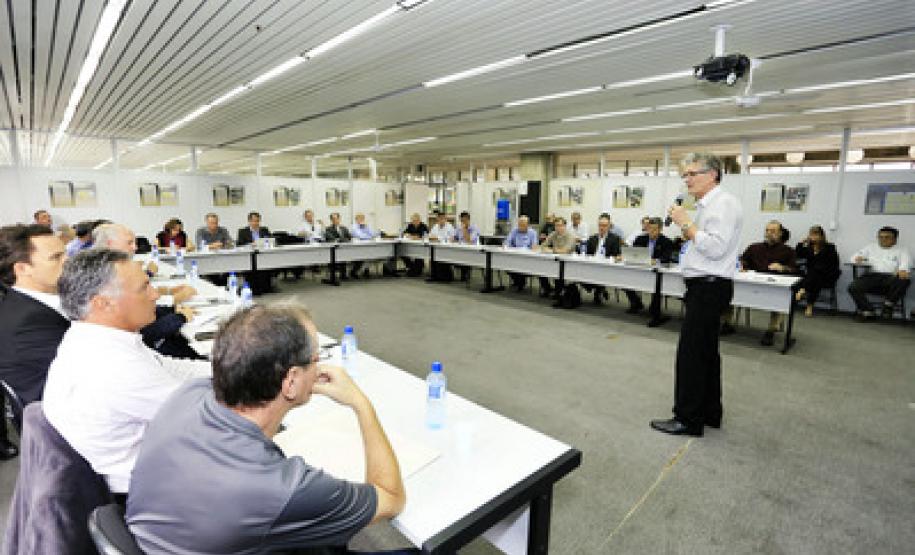 Paraná inicia processo de reconhecimento de área livre de febre aftosa sem vacinação Diretor Presidente da ADAPAR, Inácio Afonso Kroetz, participa com o Secretário da Agricultura e do Abastecimento, Norberto Ortigara,  da reunião do Conselho Estadual de Sanidade Agropecuária