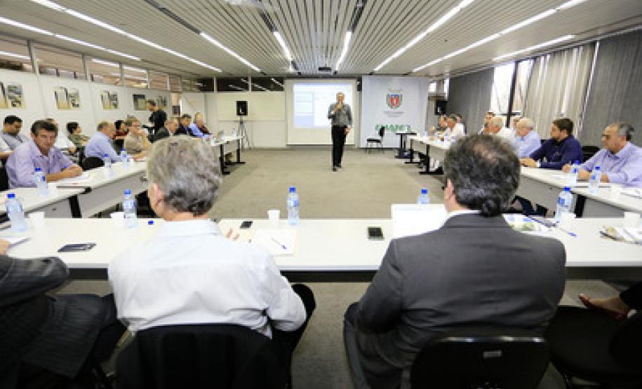 Paraná inicia processo de reconhecimento de área livre de febre aftosa sem vacinação Paraná inicia processo de reconhecimento de área livre de febre aftosa sem vacinação