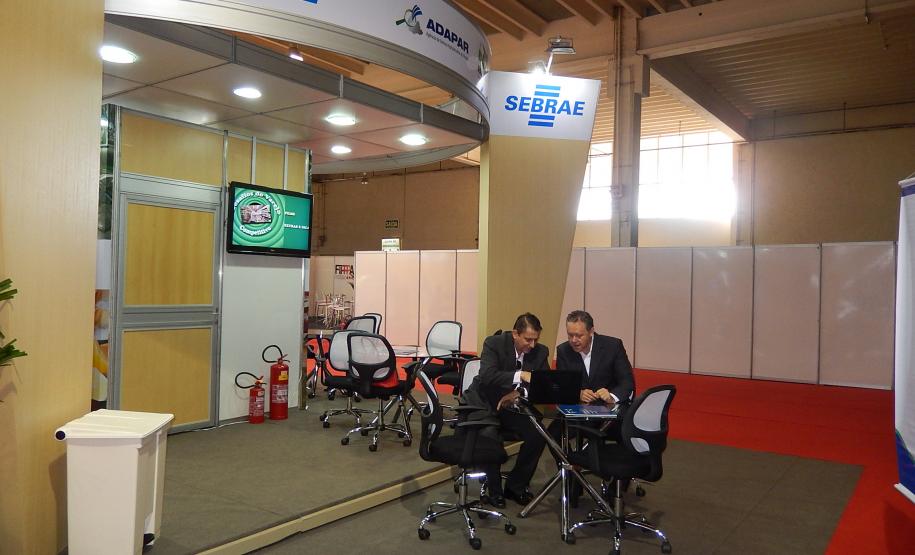 Trabalhos iniciados no Stand da ADAPAR.