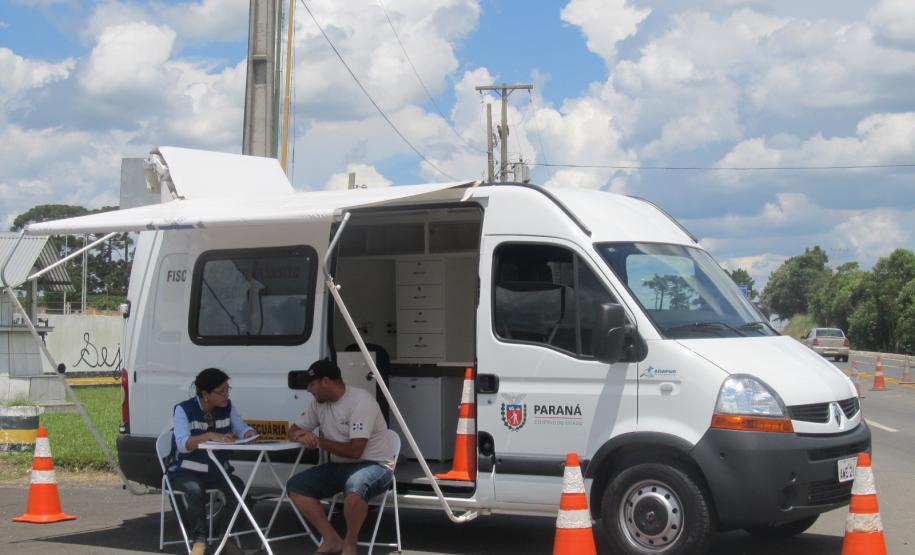 No Estado do Paraná compete a ADAPAR a fiscalização volante do trânsito agropecuário.