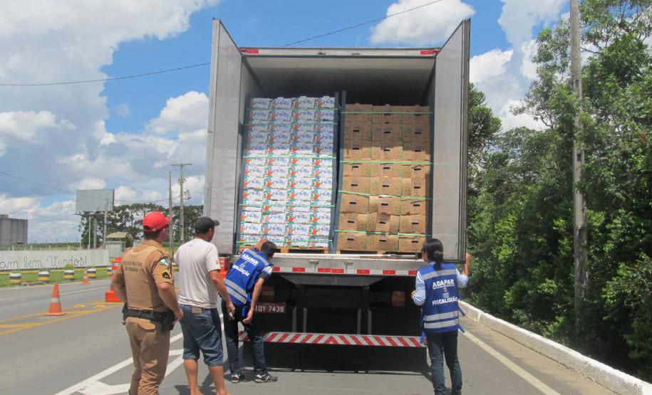 No Estado do Paraná compete a ADAPAR a fiscalização volante do trânsito agropecuário.