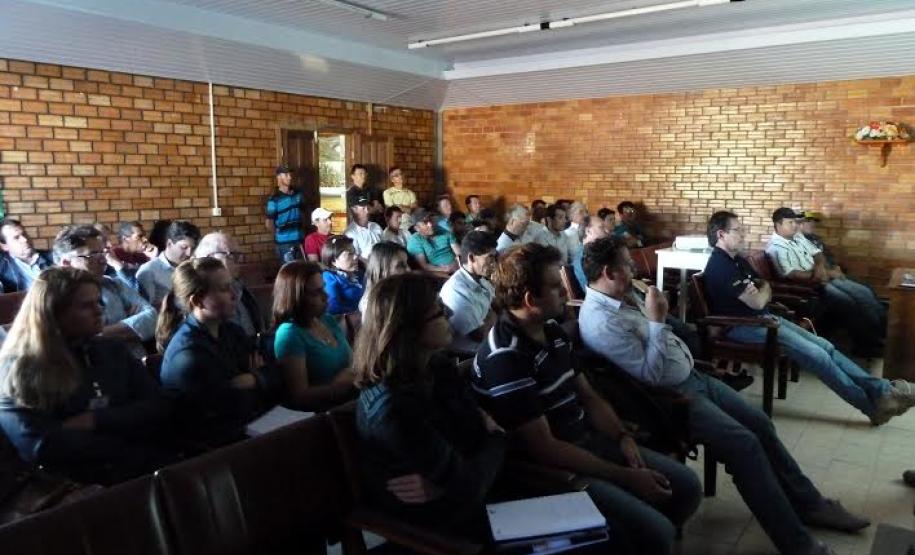 ADAPAR promove reunião técnica sobre o cancro europeu das pomáceas em Palmas/PR