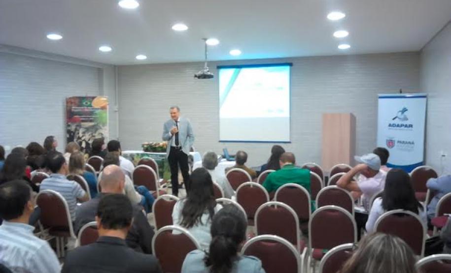 Aconteceu em Curitiba entre os dias 08 e 12 de junho o IV Encontro Nacional do Programa de Controle da Raiva dos Herbívoros – PNCRH e I Encontro do Programa de Prevenção e Vigilância da Encefalopatia Espongiforme Bovina – PNEEB. O evento foi realizado pelo Ministério da Agricultura, Pecuária e Abastecimento - MAPA e contou com o apoio da ADAPAR.