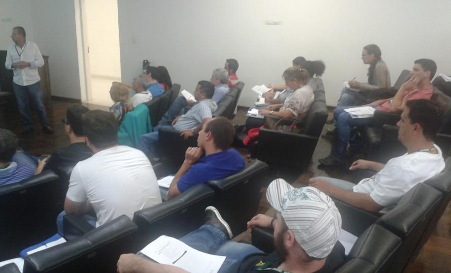 Diretoria Admnistrativo Financeira - Adapar capacita técnicos administrativos