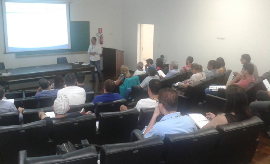 Diretoria Admnistrativo Financeira - Adapar capacita técnicos administrativos