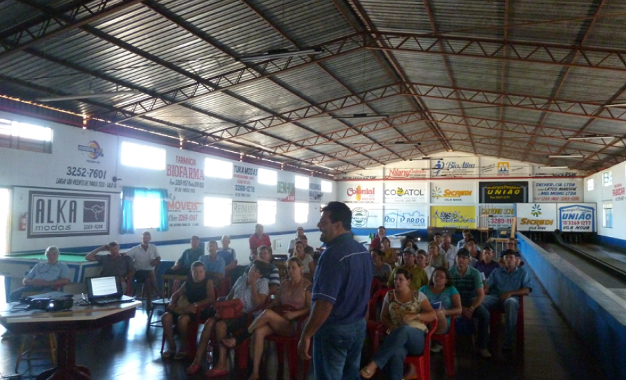 Educação Sanitária - Adapar e Emater orientam agricultores sobre o tema “Sustentabilidade Rural” em Toledo – PR Toledo1
