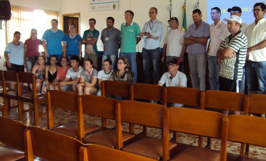 Agrotóxicos - Fiscal da Adapar ministra palestra em Pérola do Oeste