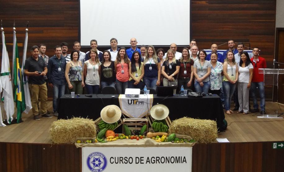 Adapar participa da 5ª Semana Acadêmica de Agronomia da UTFPR, em Dois Vizinhos - PR Adapar participa da 5ª Semana Acadêmica de Agronomia da UTFPR, em Dois Vizinhos - PR