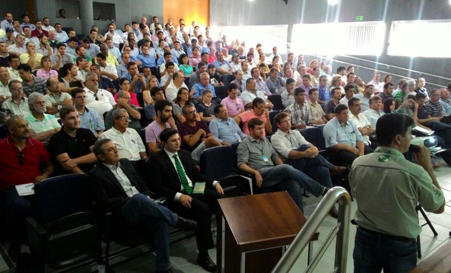 Adapar realiza Palesta Técnica no Workshop – Práticas Agronômicas em Planos de Conservação de Solos, em Maringá.