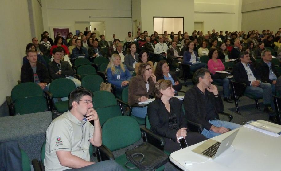 Workshop  - Experiências no controle de agrotóxicos no Paraná debateu temas sobre o cadastro, monitoramento e fiscalização do insumo.