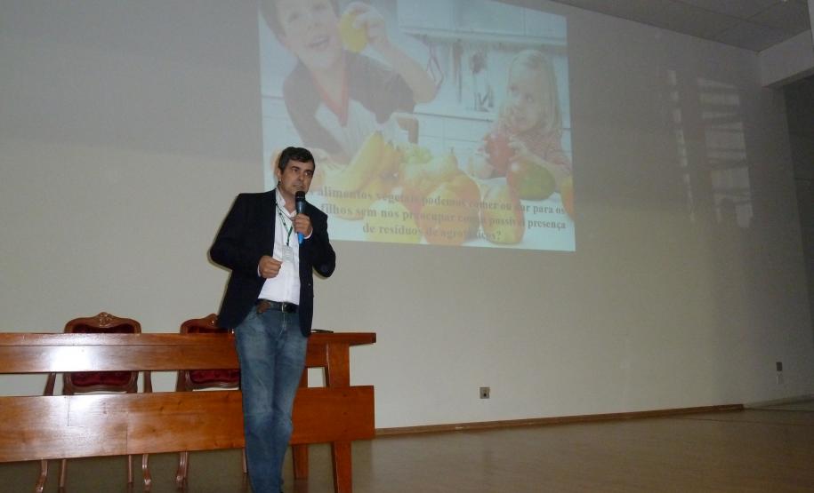 Workshop  - Experiências no controle de agrotóxicos no Paraná debateu temas sobre o cadastro, monitoramento e fiscalização do insumo.