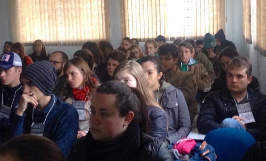 Adapar participa da XIV Semana Acadêmica de Medicina Veterinária da Unicentro