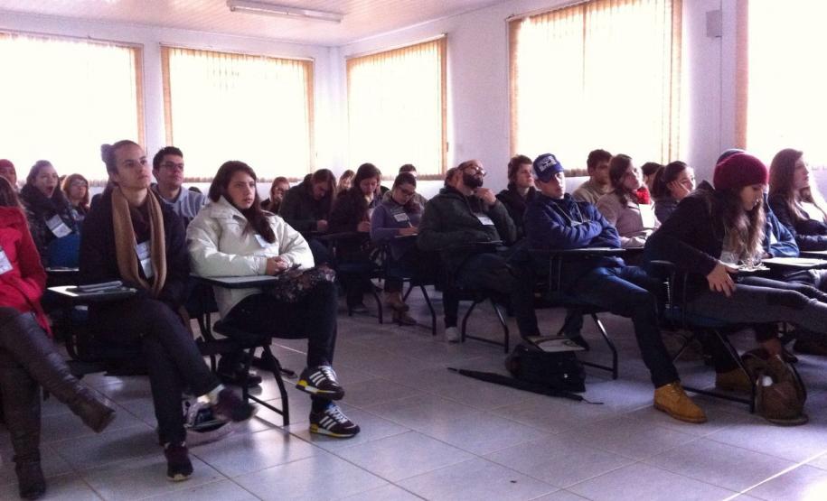 Adapar participa da XIV Semana Acadêmica de Medicina Veterinária da Unicentro