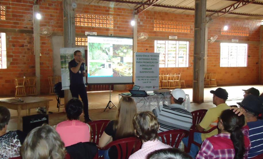 Educação Sanitária: Orientação aos produtores rurais do Oeste do Paraná