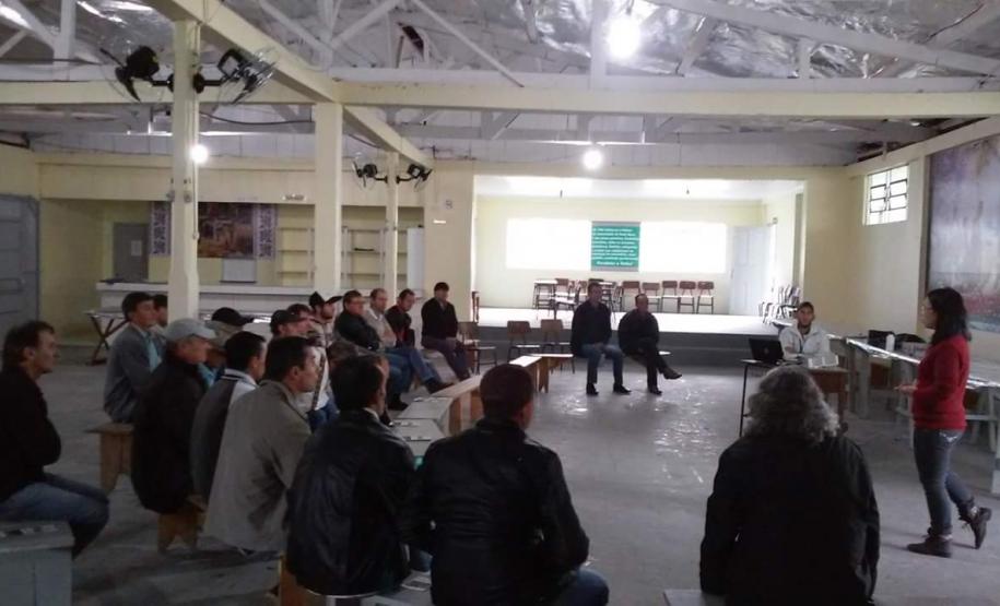 Adapar e Emater orientam produtores rurais de Prudentópolis e região