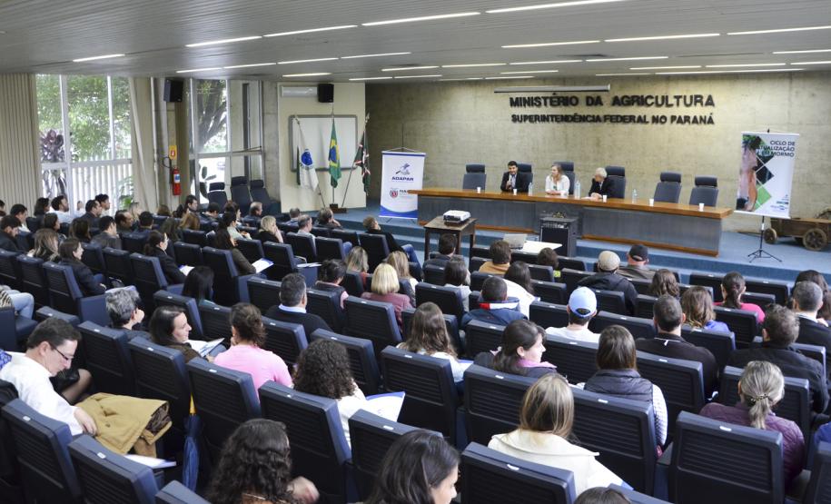 Médicos veterinários se reúnem em Curitiba para discutir mormo Médicos veterinários se reúnem em Curitiba para discutir mormo