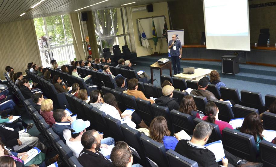 Médicos veterinários se reúnem em Curitiba para discutir mormo Médicos veterinários se reúnem em Curitiba para discutir mormo