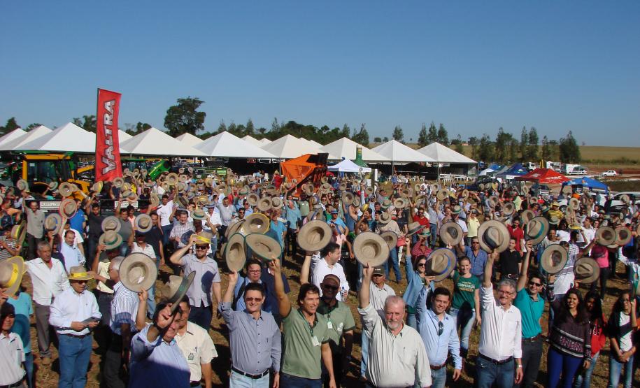 Adapar participa da 10º encontro COPAGRA de mandiocultores em Nova Londrina Adapar participa da 10º encontro COPAGRA de mandiocultores em Nova Londrina